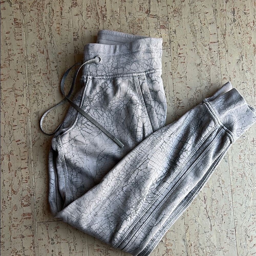 EUC lululemon Jogger, 0